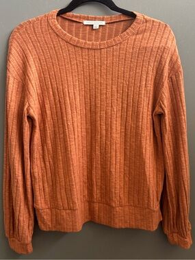 Green Envelope Women's Ribbed Crewneck Sweater - Rust